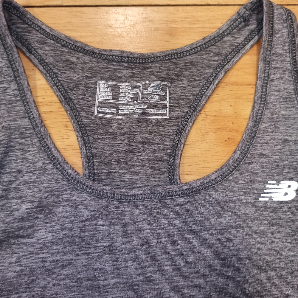 New balance women's Tank top. Gray Color Size small